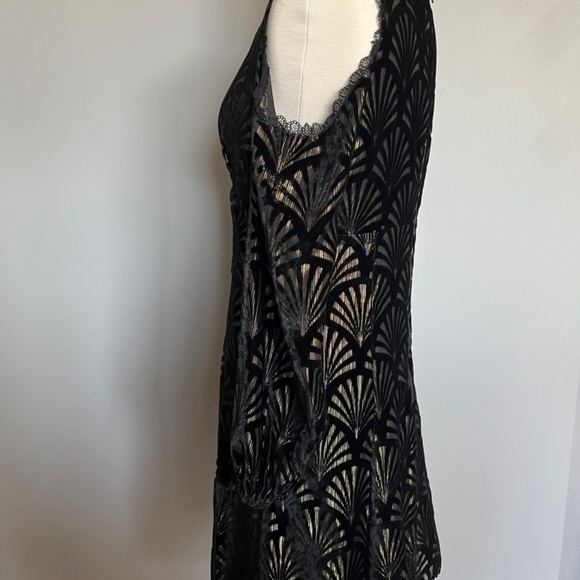 Alice + Olivia Aria Cold Shoulder Black Velvet Holiday Christmas Mini Dress 4 S - Picture 10 of 13